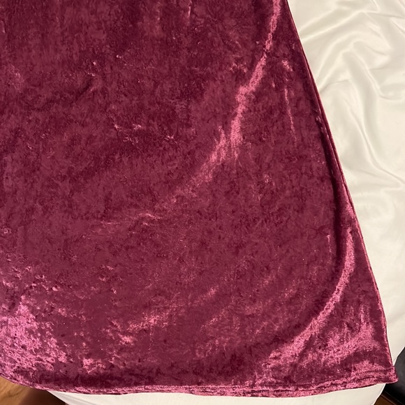 Velvet Slip Chemise - Burgundy - Picture 4 of 4